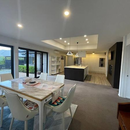 Spacious 4 Bed Family Home Christchurch Eksteriør bilde