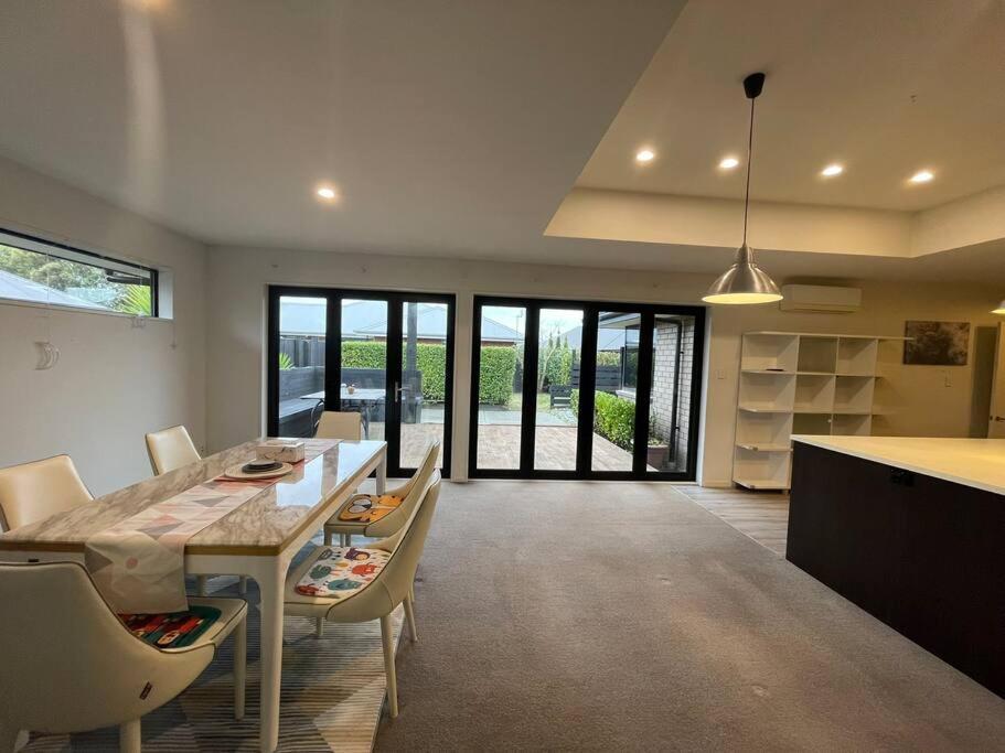 Spacious 4 Bed Family Home Christchurch Eksteriør bilde