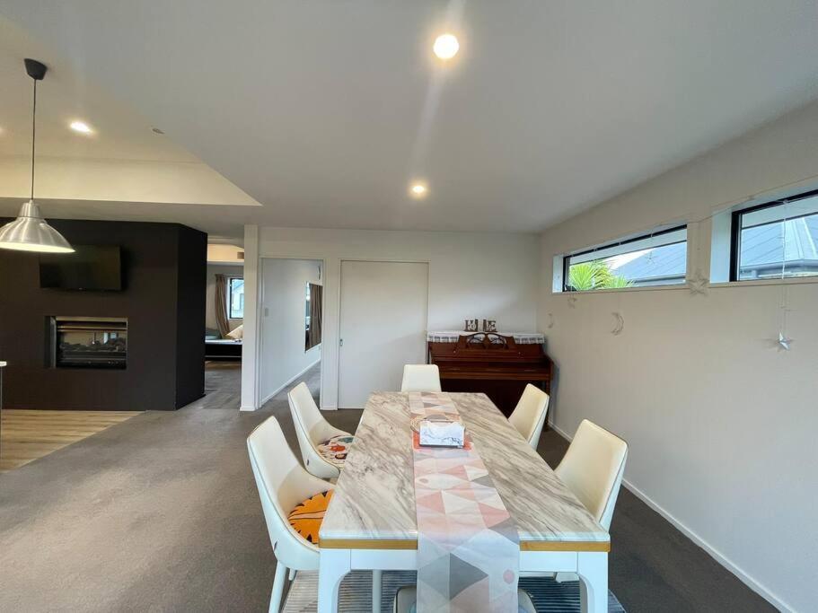 Spacious 4 Bed Family Home Christchurch Eksteriør bilde